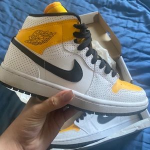 black yellow 1s